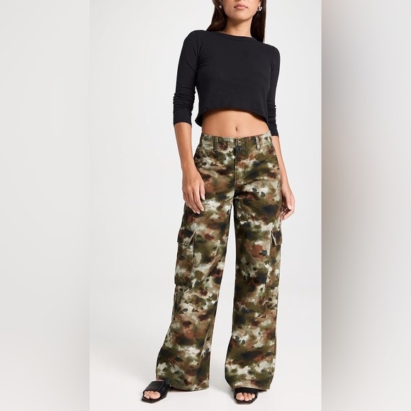 NWOT Levi’s Premium Wide Leg Relaxed Baggy Green Camouflage Cargo Pants 24 - Picture 1 of 13